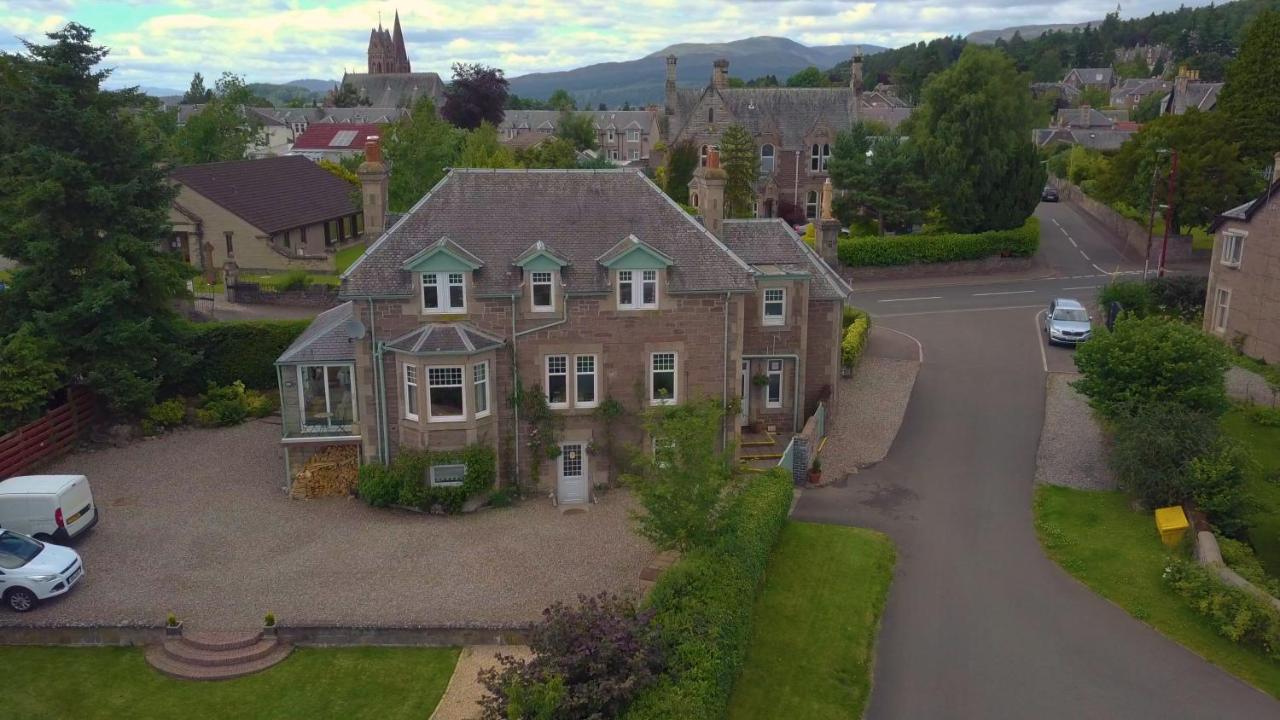 Firtree Bed And Breakfast At Galvelbeg House Crieff Exteriér fotografie
